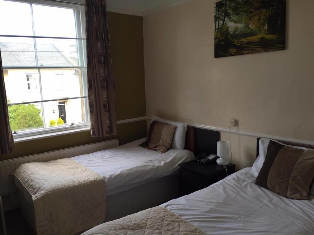 The Pines Guest Accommodation Chippenham  Eksteriør billede