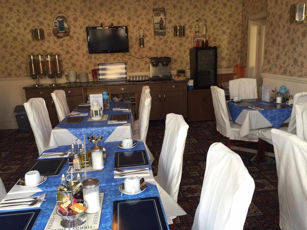 The Pines Guest Accommodation Chippenham  Eksteriør billede