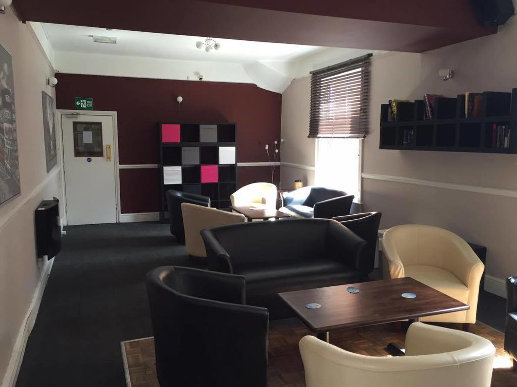 The Pines Guest Accommodation Chippenham  Eksteriør billede