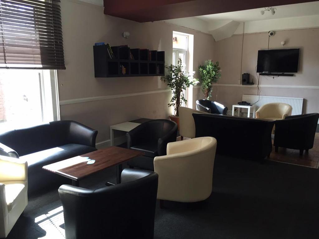 The Pines Guest Accommodation Chippenham  Eksteriør billede