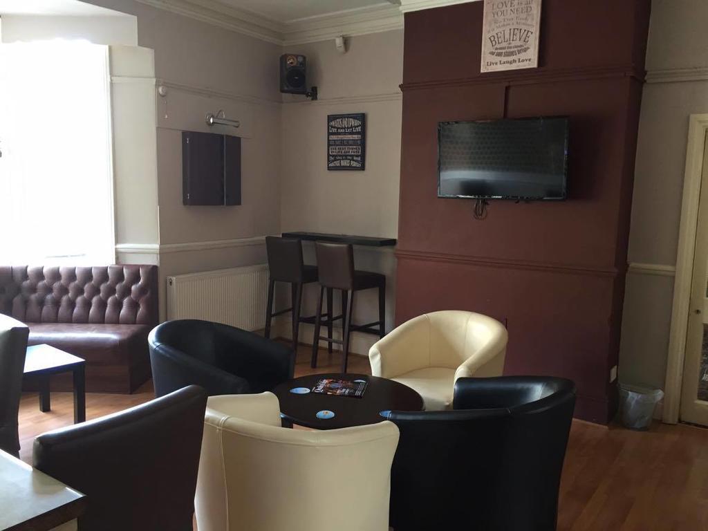 The Pines Guest Accommodation Chippenham  Eksteriør billede