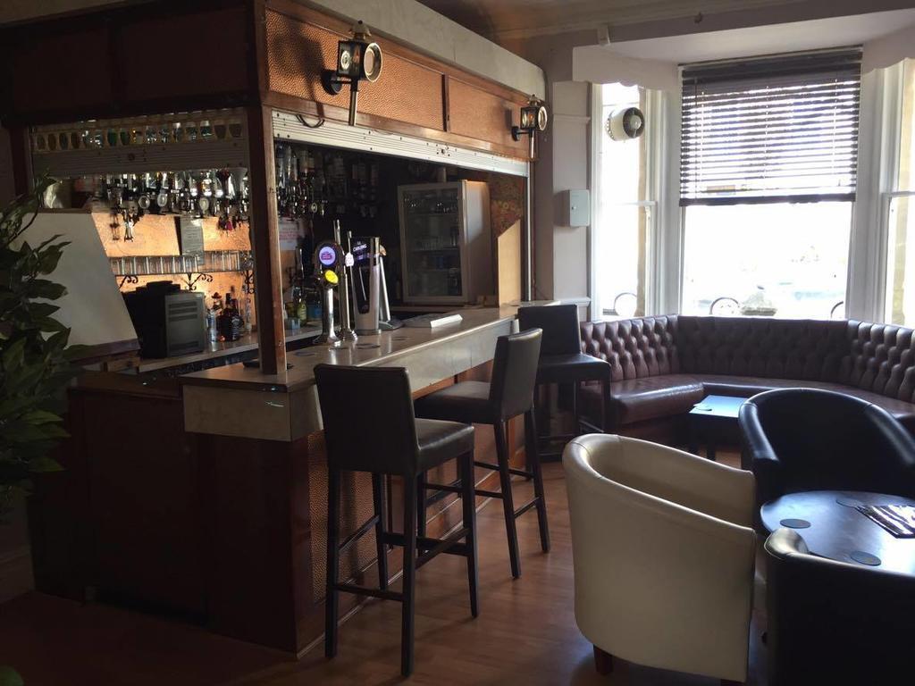 The Pines Guest Accommodation Chippenham  Eksteriør billede