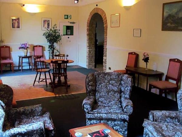 The Pines Guest Accommodation Chippenham  Eksteriør billede