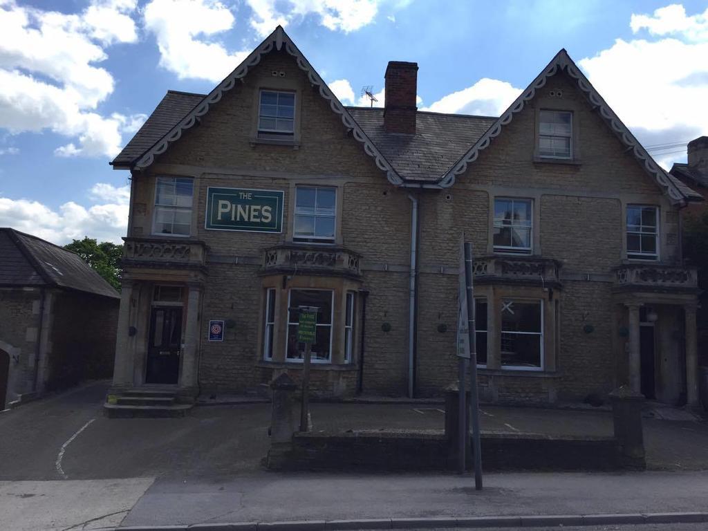 The Pines Guest Accommodation Chippenham  Eksteriør billede