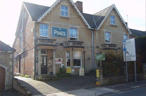The Pines Guest Accommodation Chippenham  Eksteriør billede